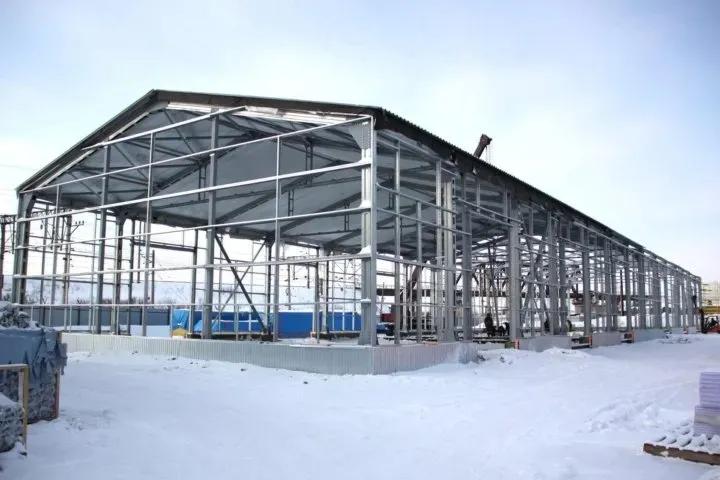 картинка-ссылка на статью: Какие материалы используются для каркаса ангаров в Сочи?